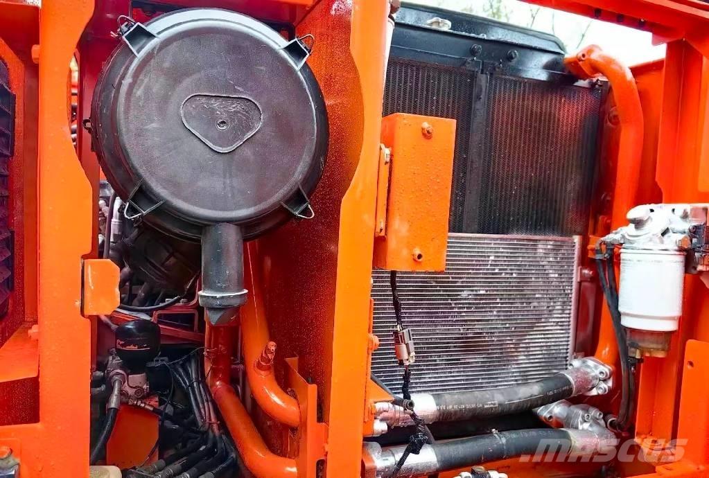 Doosan DX 140 Bageri guseničari