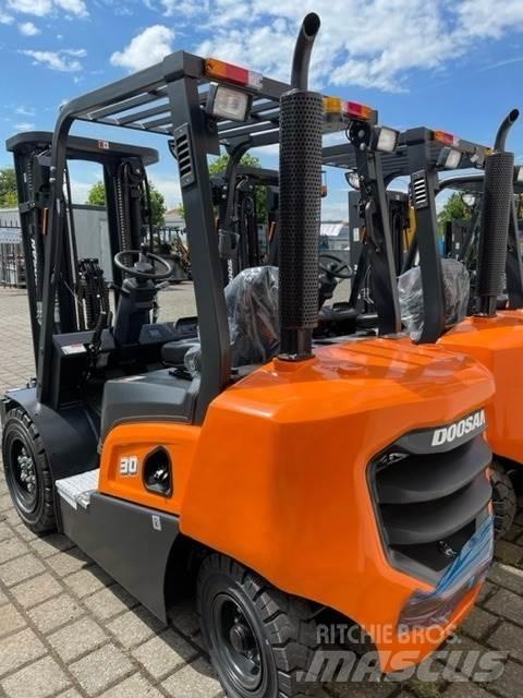 Doosan D30NXP Dizelski viljuškari