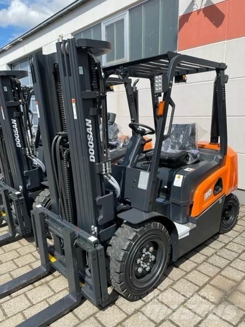 Doosan D30NXP Dizelski viljuškari