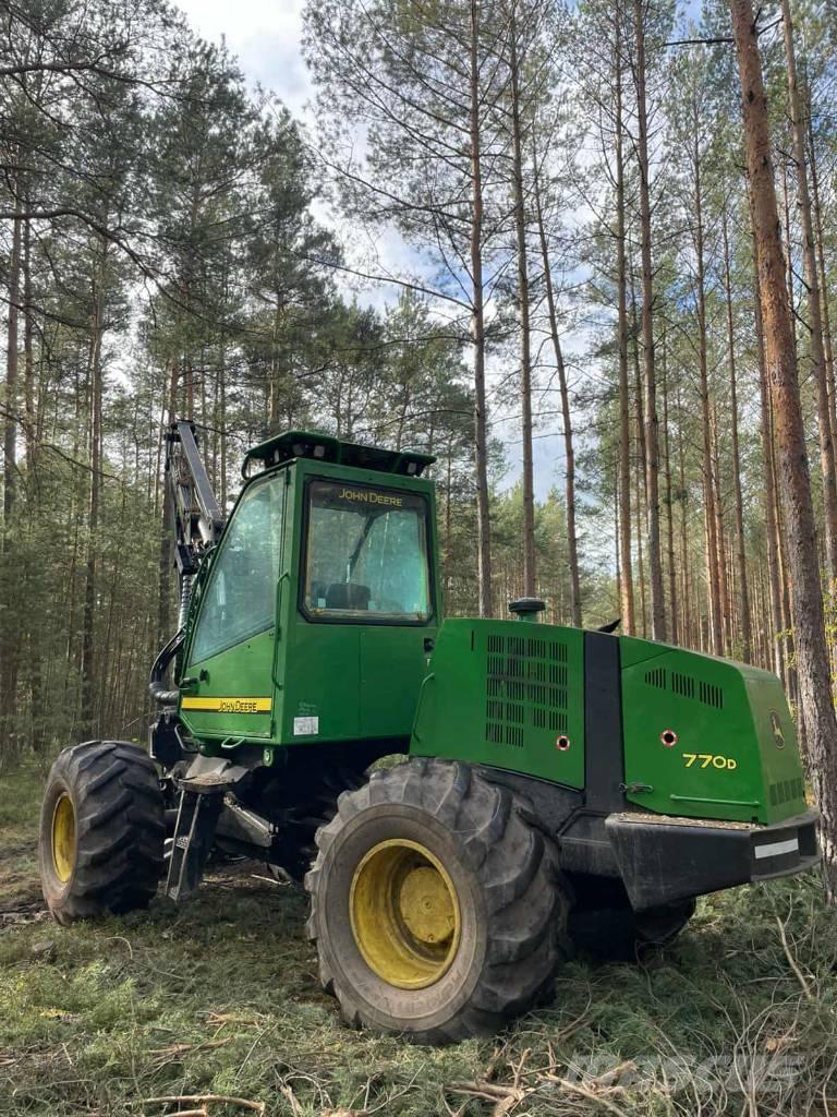 John Deere 770 D Harversteri