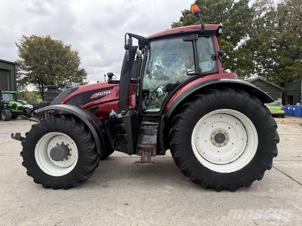 Valtra T174 Versu Traktori