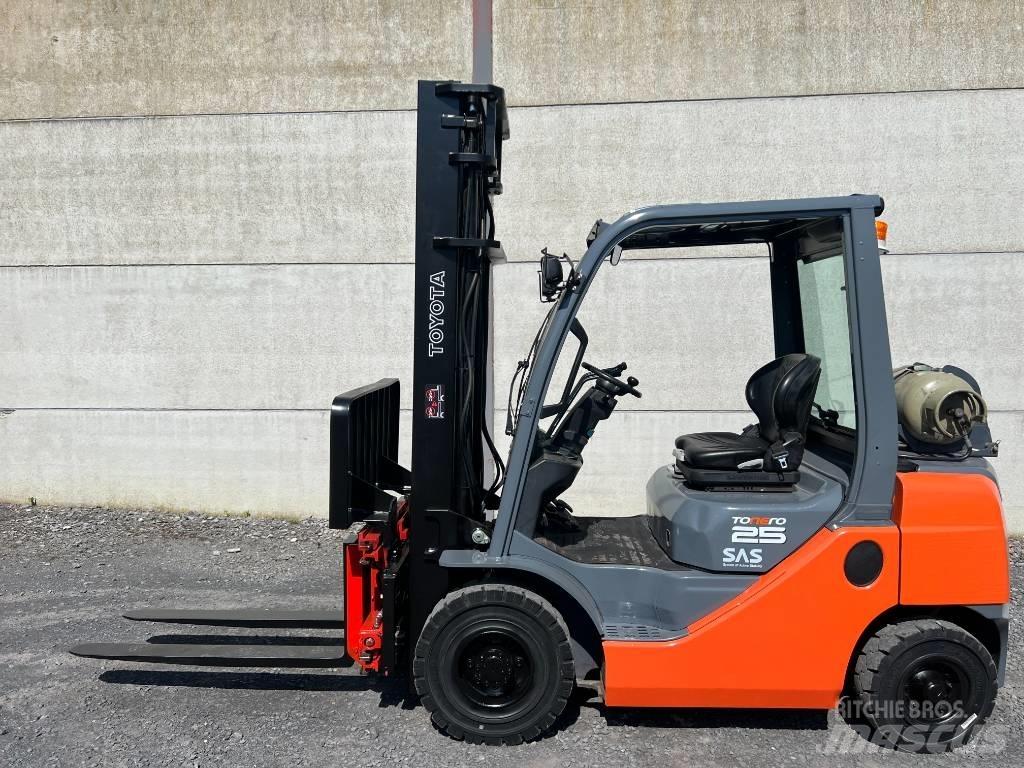 Toyota 02-8FGF25 Plinski viljuškari