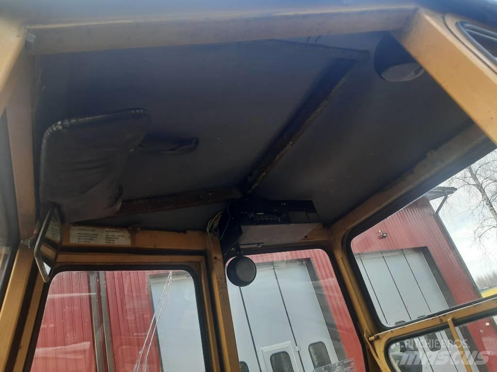Valmet 702S 4 veto Traktori