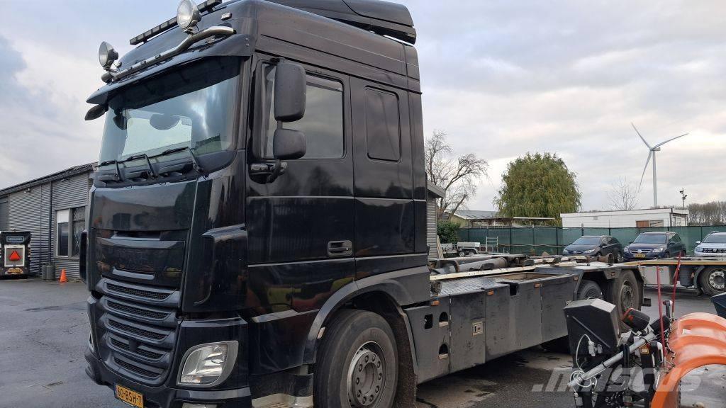 DAF XF 510 FAN Rol kiper kamioni sa kukom za podizanje tereta