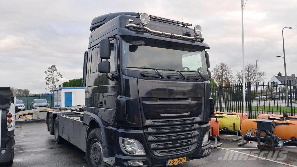 DAF XF 510 FAN Rol kiper kamioni sa kukom za podizanje tereta
