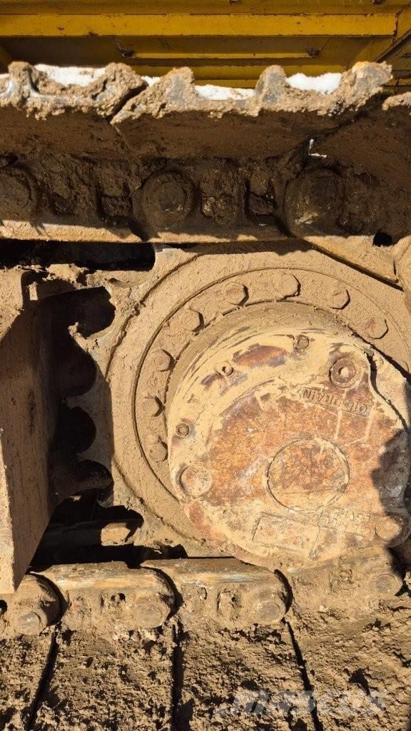 New Holland E 175 B Bageri guseničari