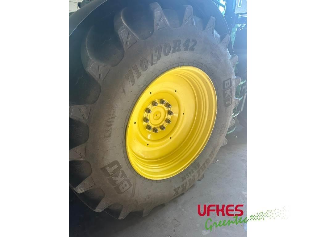 John Deere 6215 R Traktori
