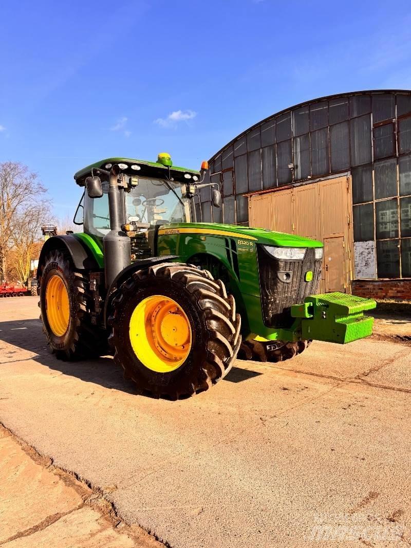 John Deere 8320 R Traktori
