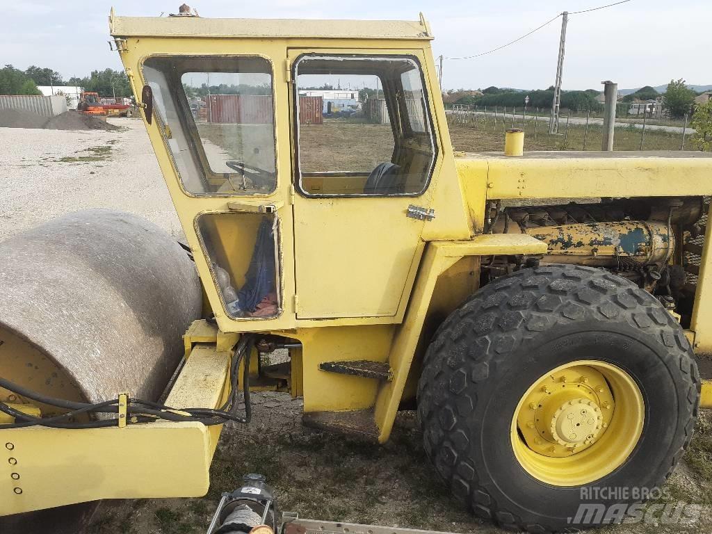 Bomag BW 212 D Nabijači zemlje