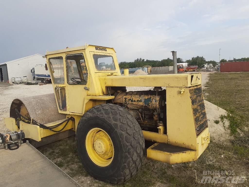 Bomag BW 212 D Nabijači zemlje