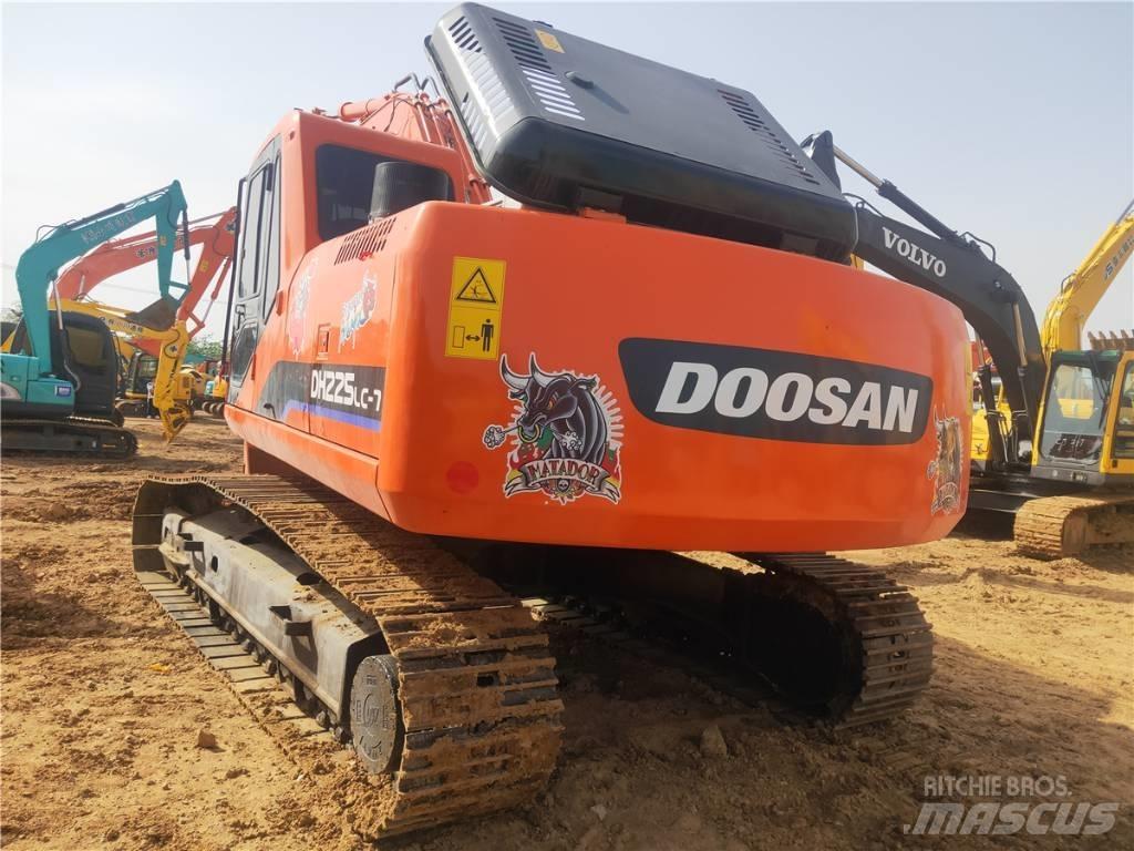 Doosan DH 225 LC-7 Bageri guseničari
