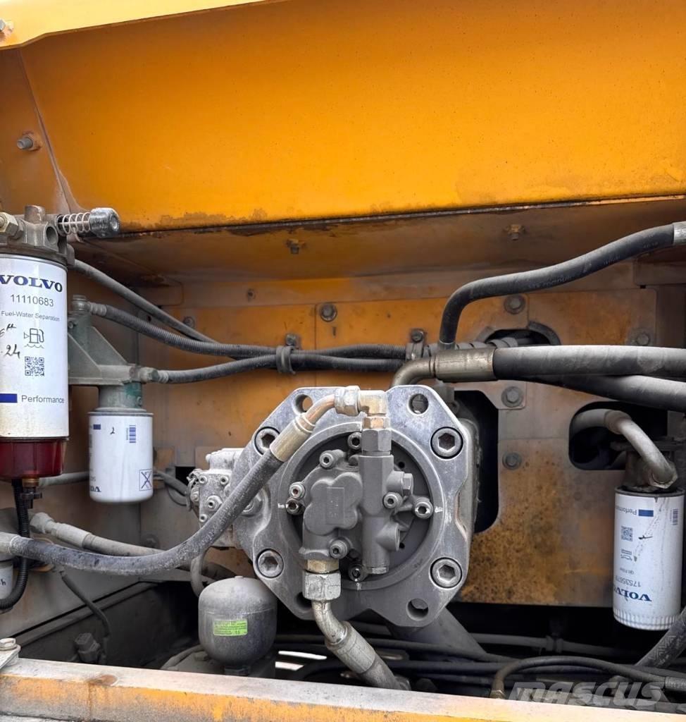 Volvo EC 300 D L Bageri guseničari