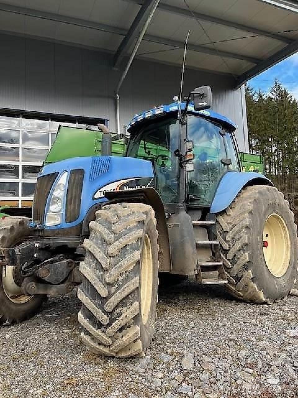 New Holland TG255 Traktori