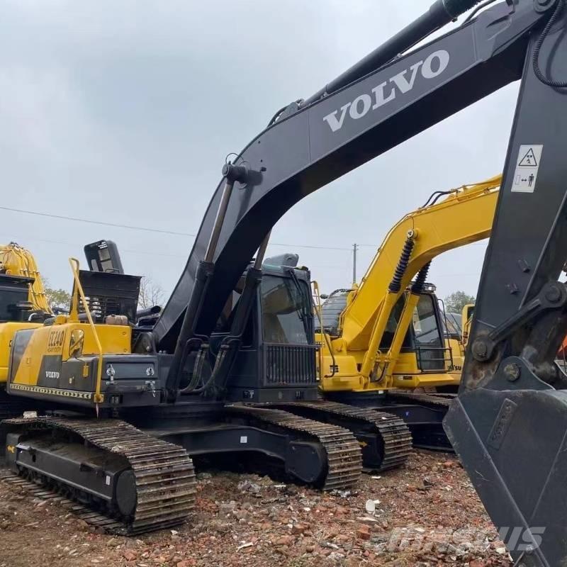 Volvo EC 240 Bageri guseničari