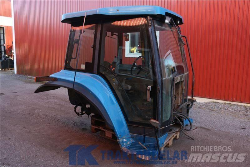 New Holland 8870 Kabine i unutrašnjost