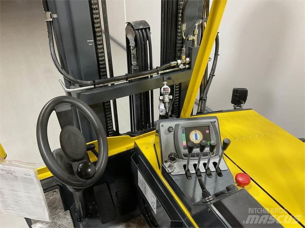 Combilift CBE3000 Viljuškari sa 4-stranskim dohvatom