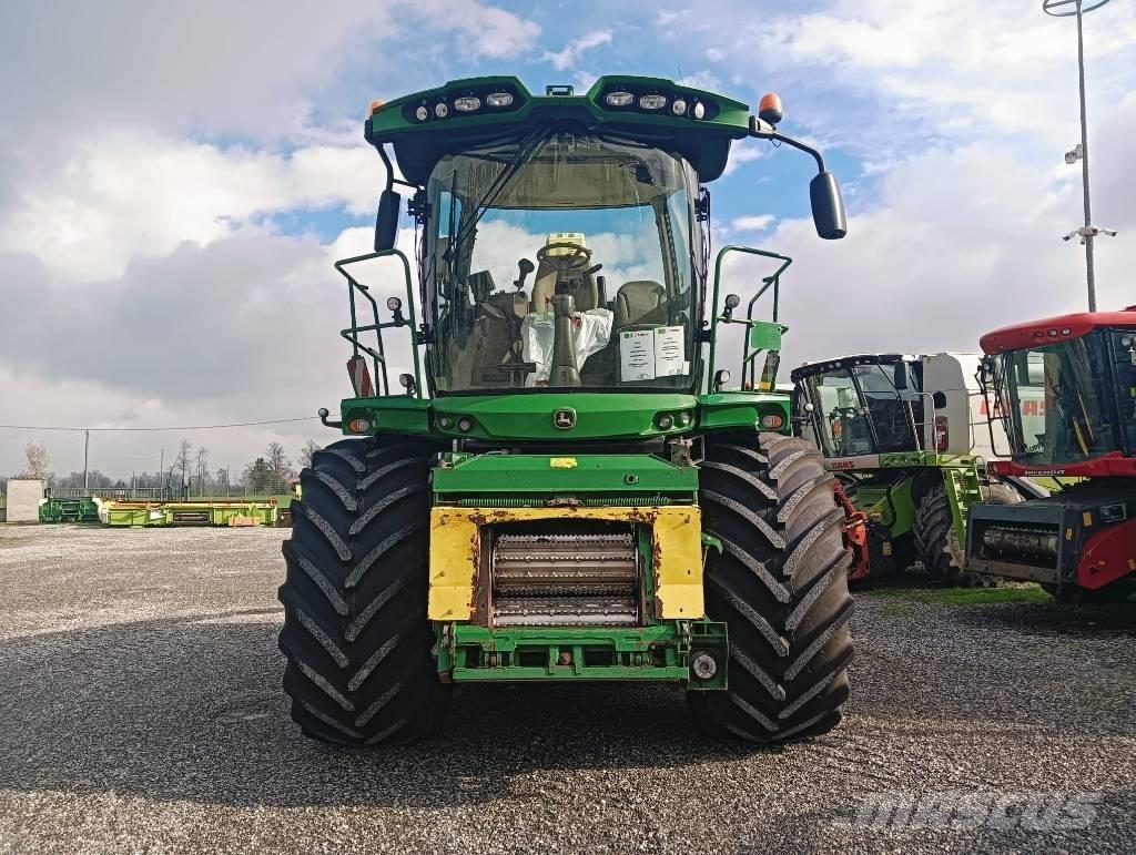 John Deere 8800 Mašine za stočnu hranu sa sopstvenim pogonom