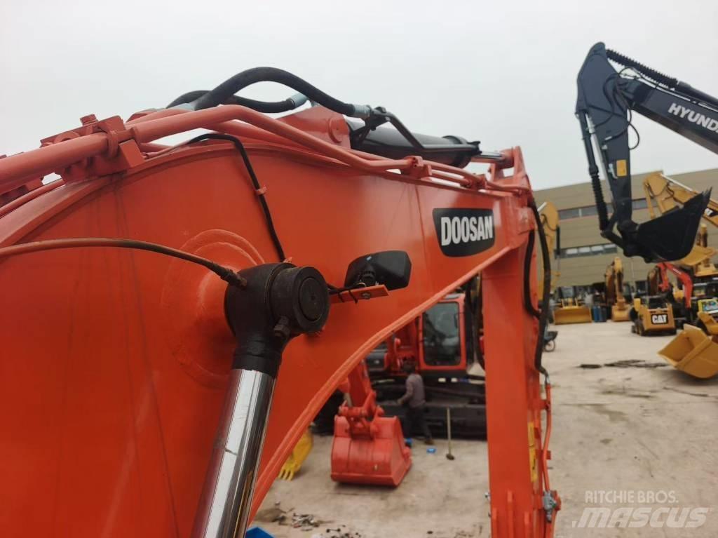 Doosan DX 140 Bageri guseničari