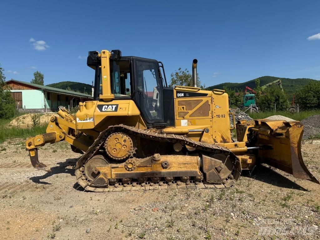 CAT D6N XL Buldožeri guseničari