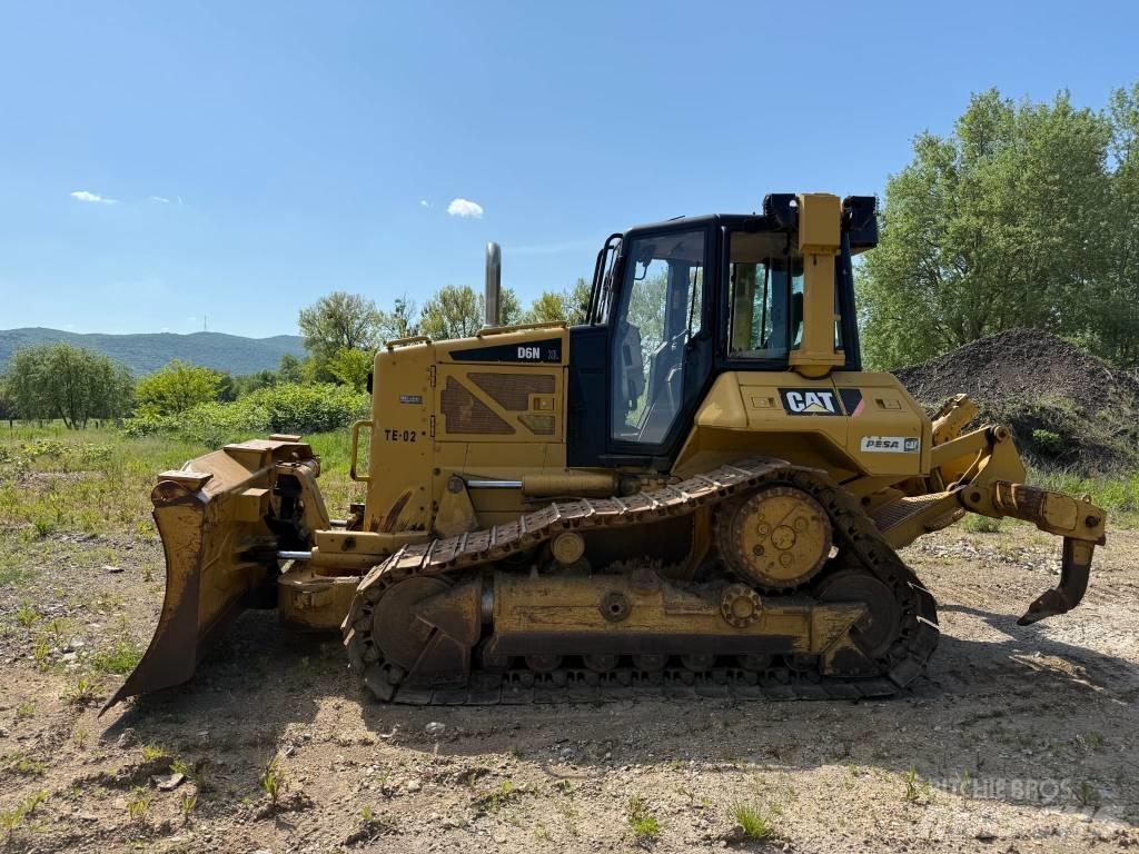 CAT D6N XL Buldožeri guseničari