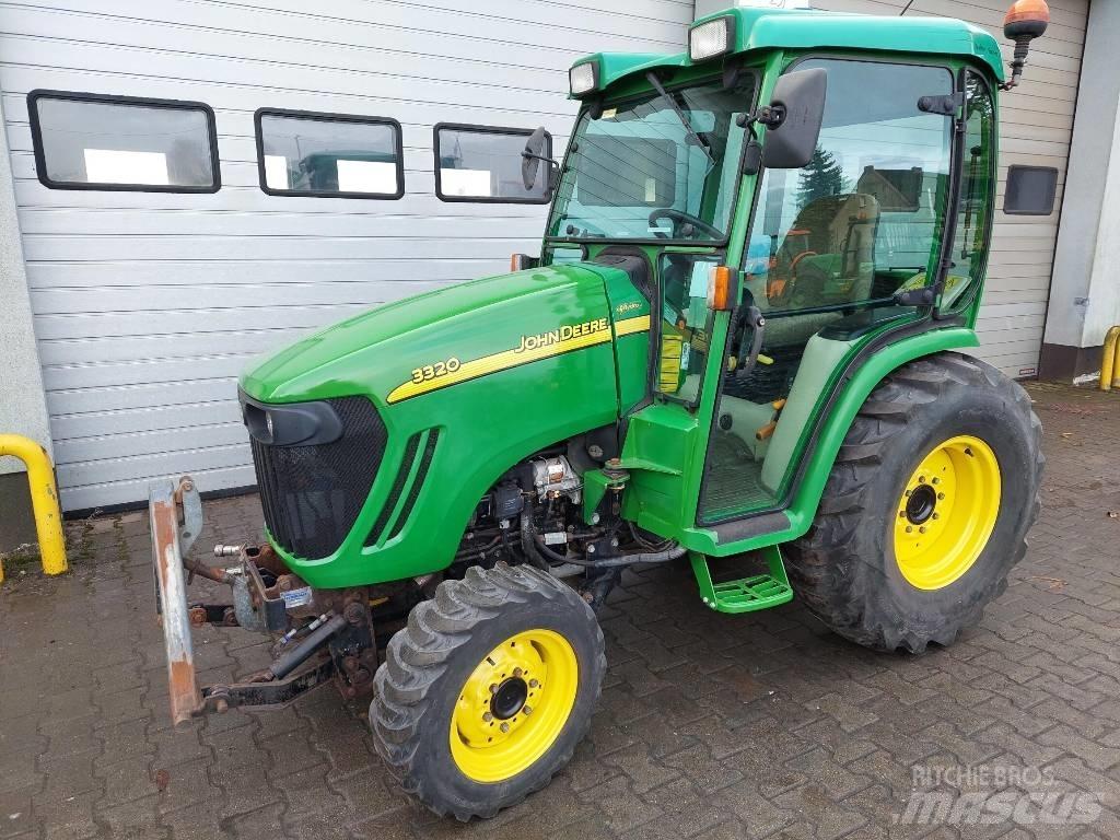 John Deere 3320 Manji traktori