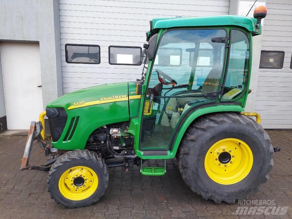 John Deere 3320 Manji traktori