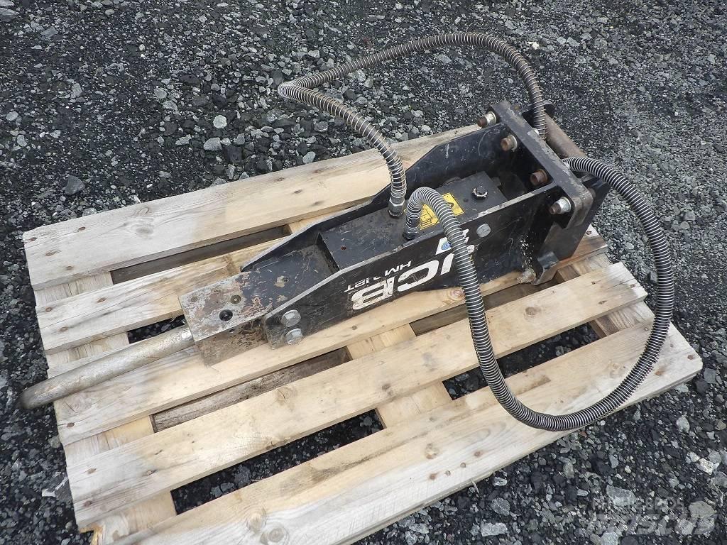 JCB HM012T Čekići