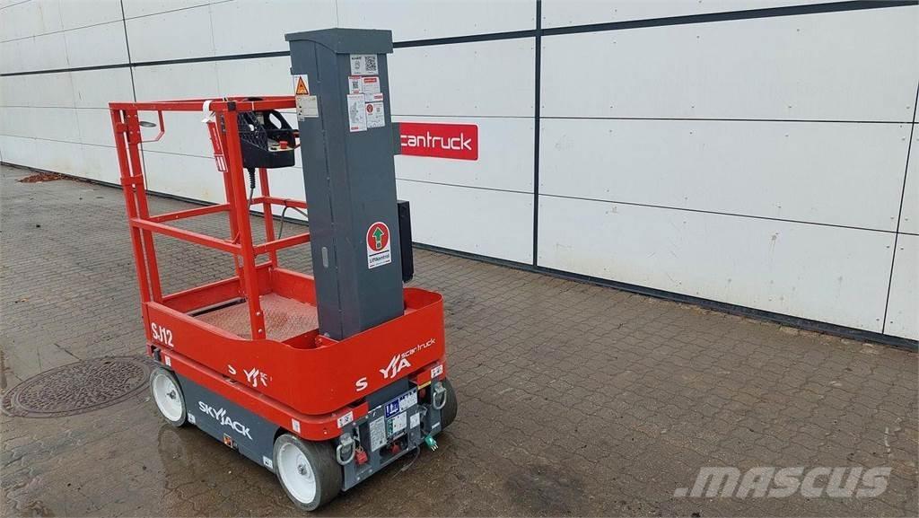 SkyJack SJ12 Jarbolne penjajuće platforme