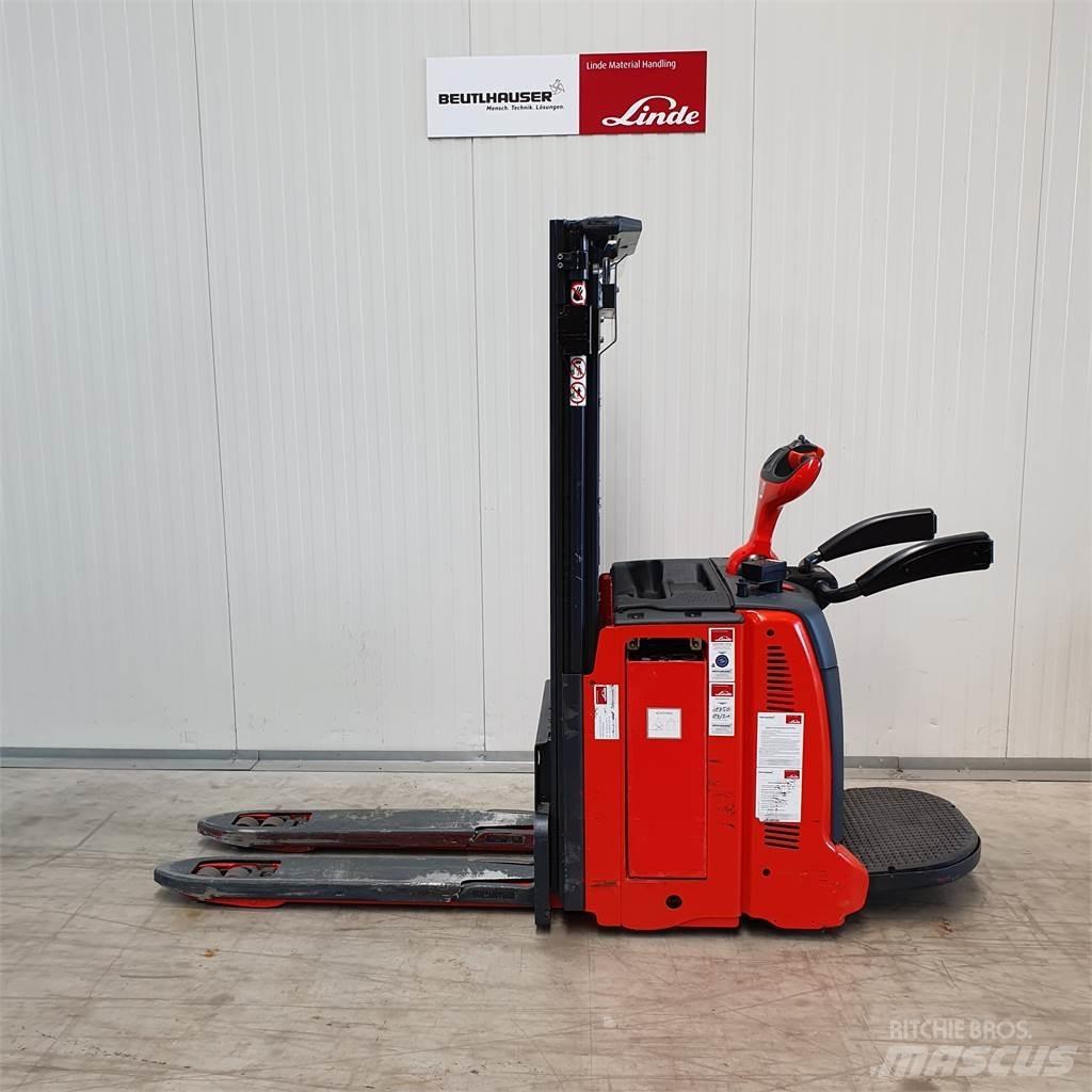 Linde D12AP Ručni električni viljuškar