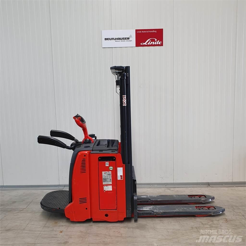 Linde D12AP Ručni električni viljuškar