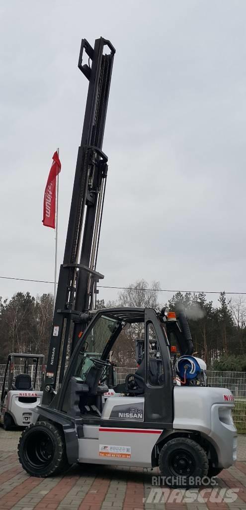 Nissan UGD02A30PQ Plinski viljuškari
