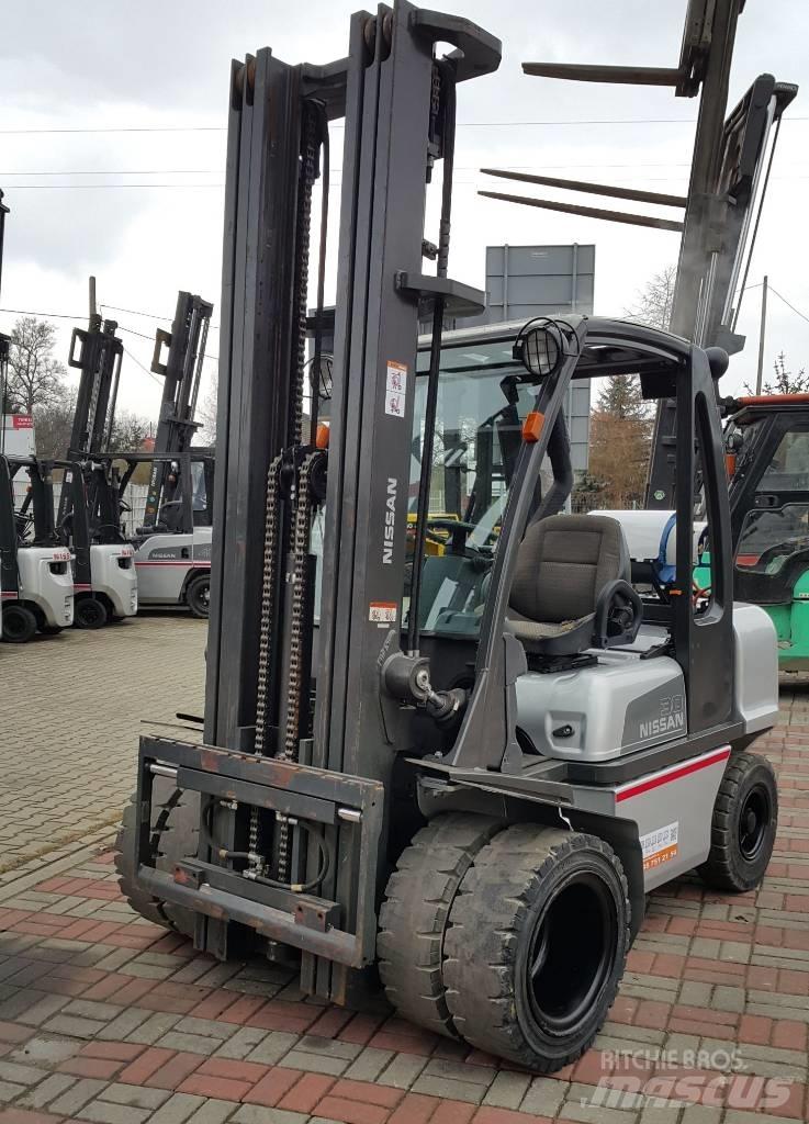 Nissan UGD02A30PQ Plinski viljuškari
