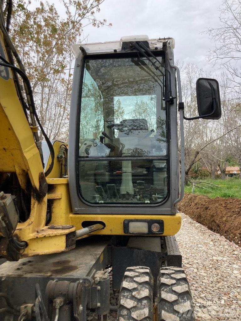 New Holland MH 2.6 Bageri točkaši
