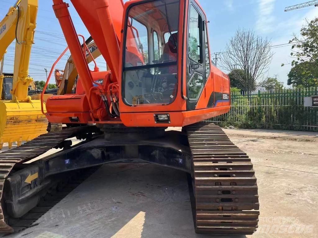 Doosan 300-7 Bageri guseničari