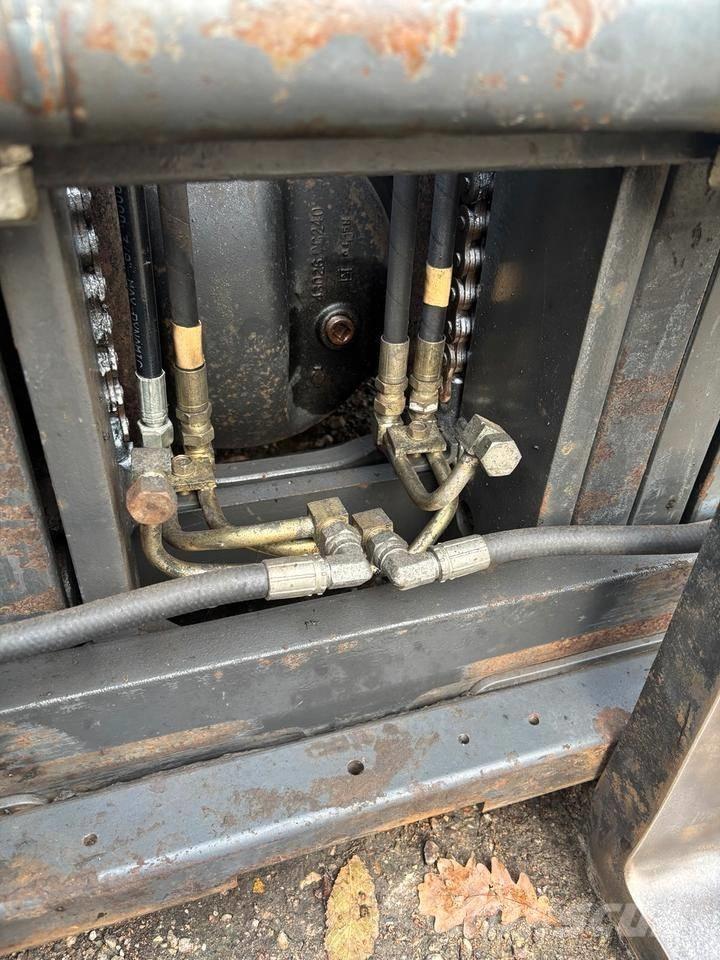 Nissan UGD02 A 30 PQ Plinski viljuškari