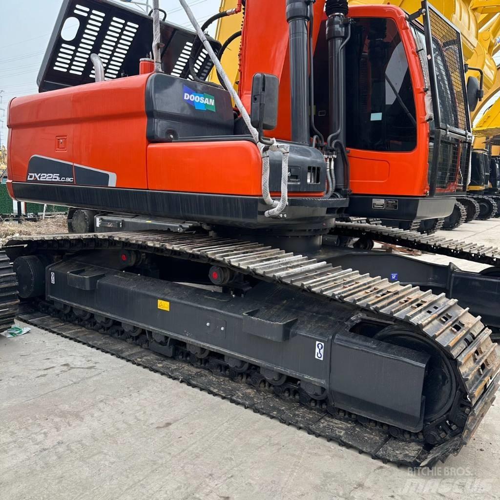 Doosan DX225LC-9 Bageri guseničari
