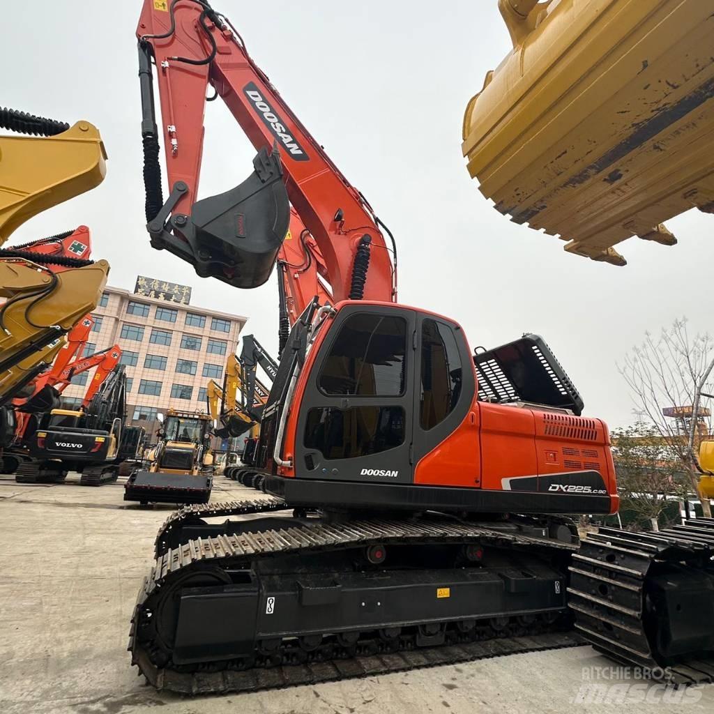 Doosan DX225LC-9 Bageri guseničari