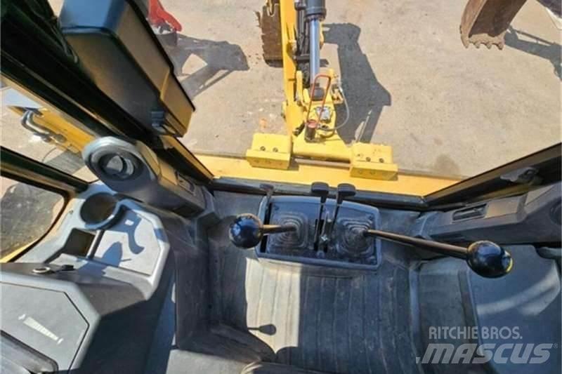 CAT 426F2 TLB Rovokopači