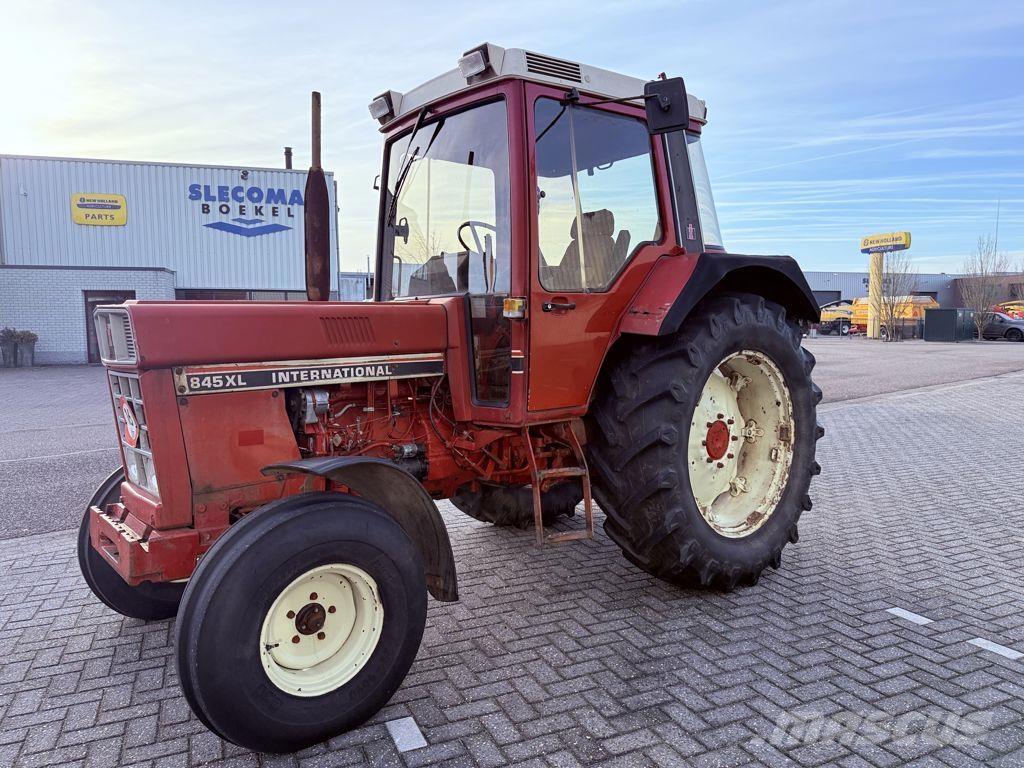 CASE IH 845 XL Traktori