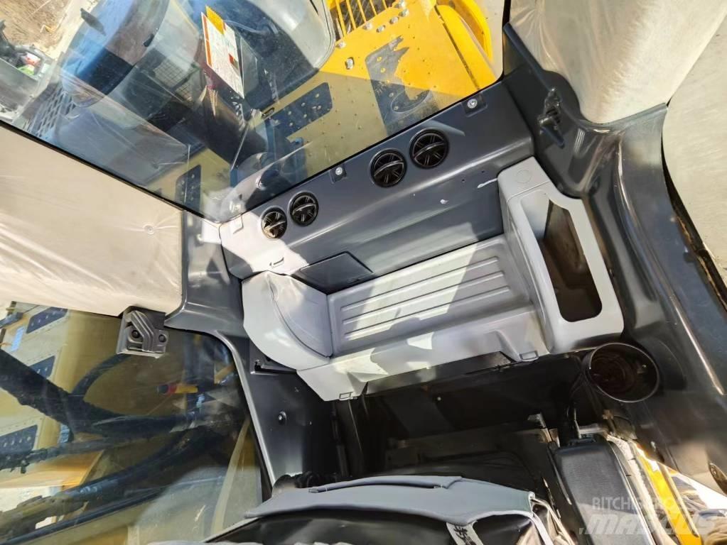 Komatsu PC 240-8 Bageri guseničari