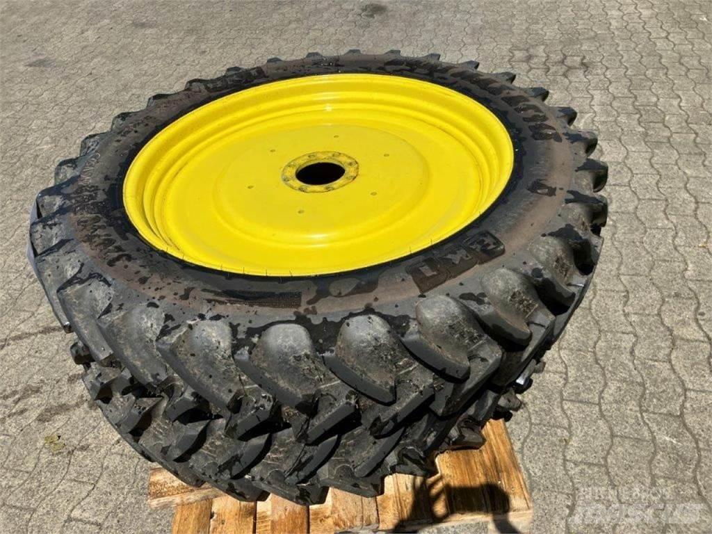 BKT 320/90R42 Gume, točkovi i felne
