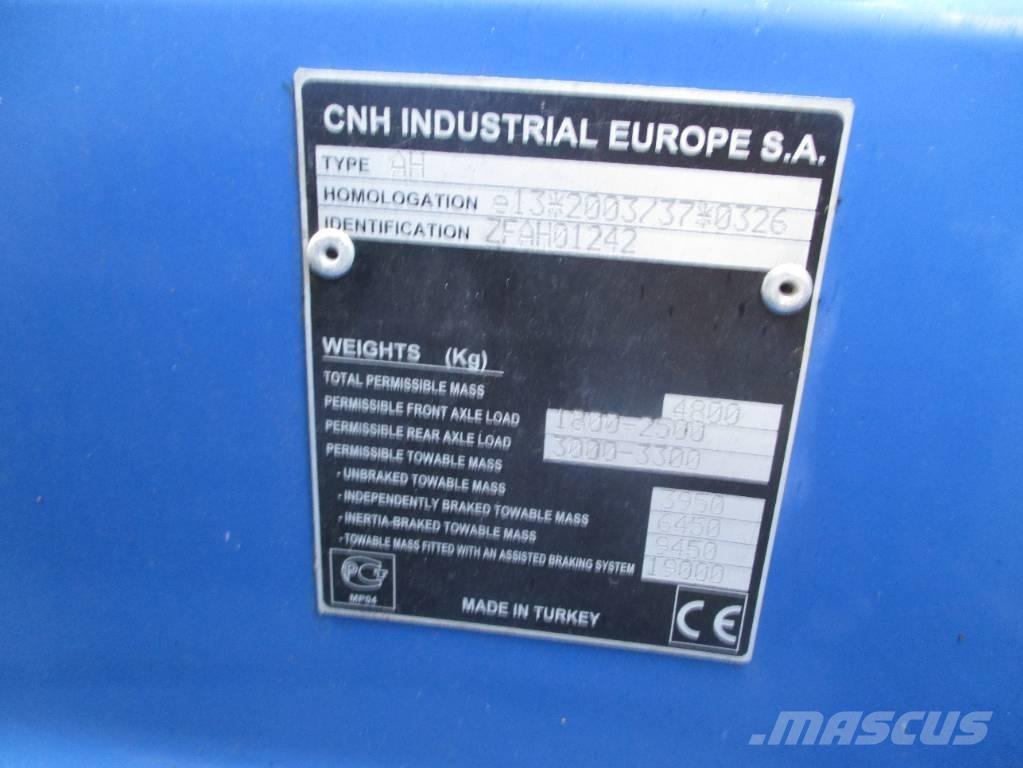 New Holland T 4.65 Traktori