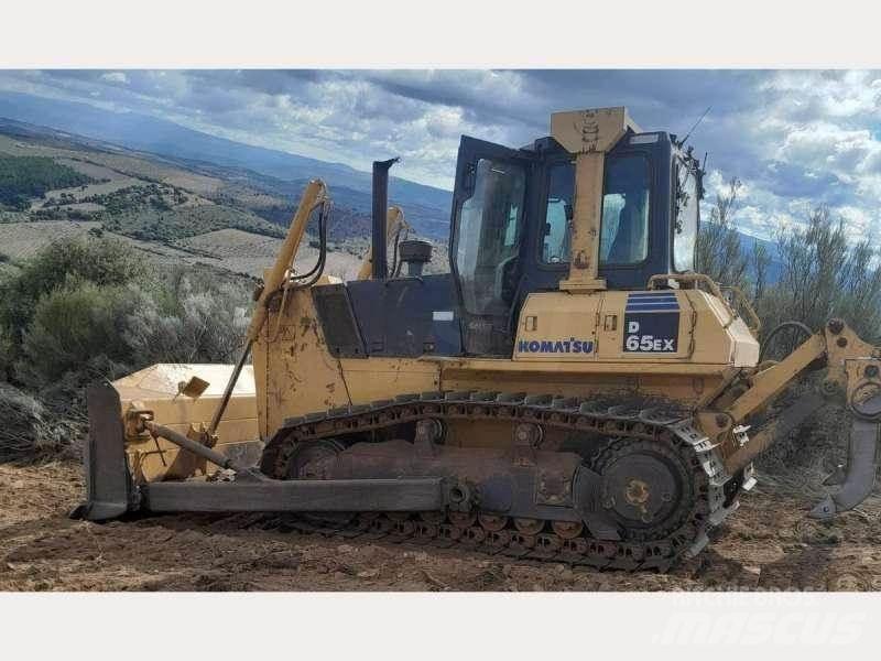 Komatsu D65EX-15 Buldožeri guseničari