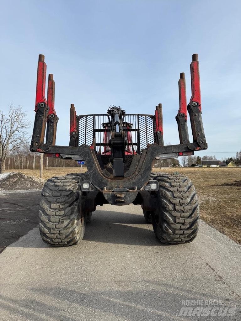 Komatsu 895 Forvarderi