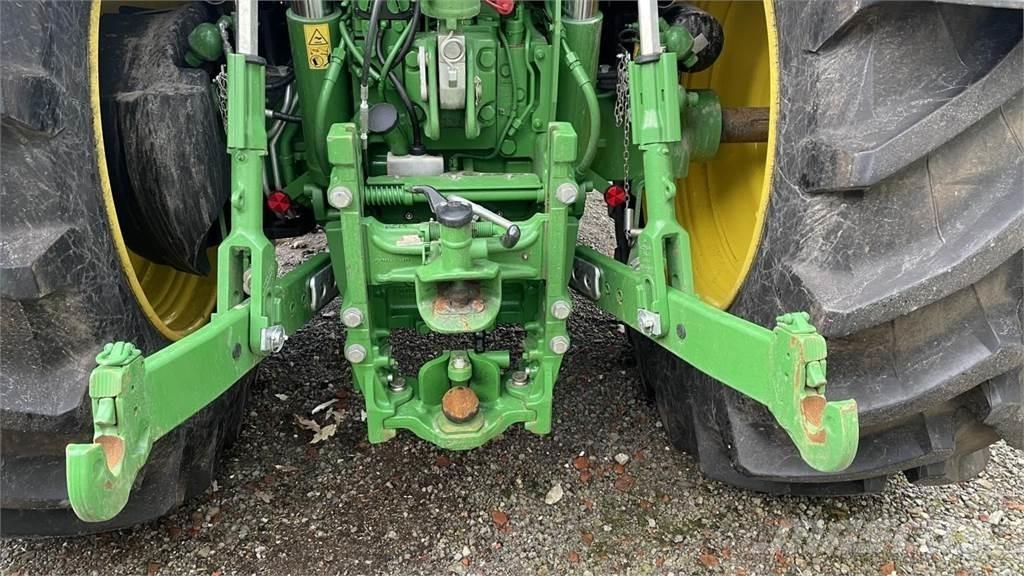 John Deere 6R215 Traktori