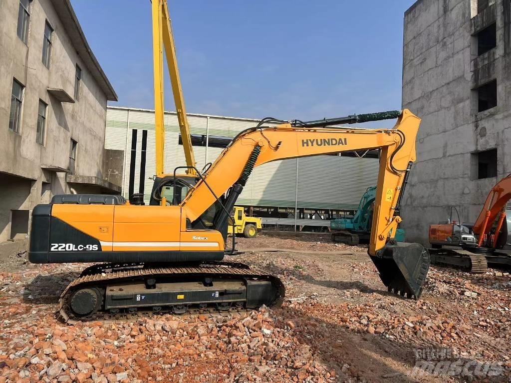 Hyundai R220 Bageri guseničari