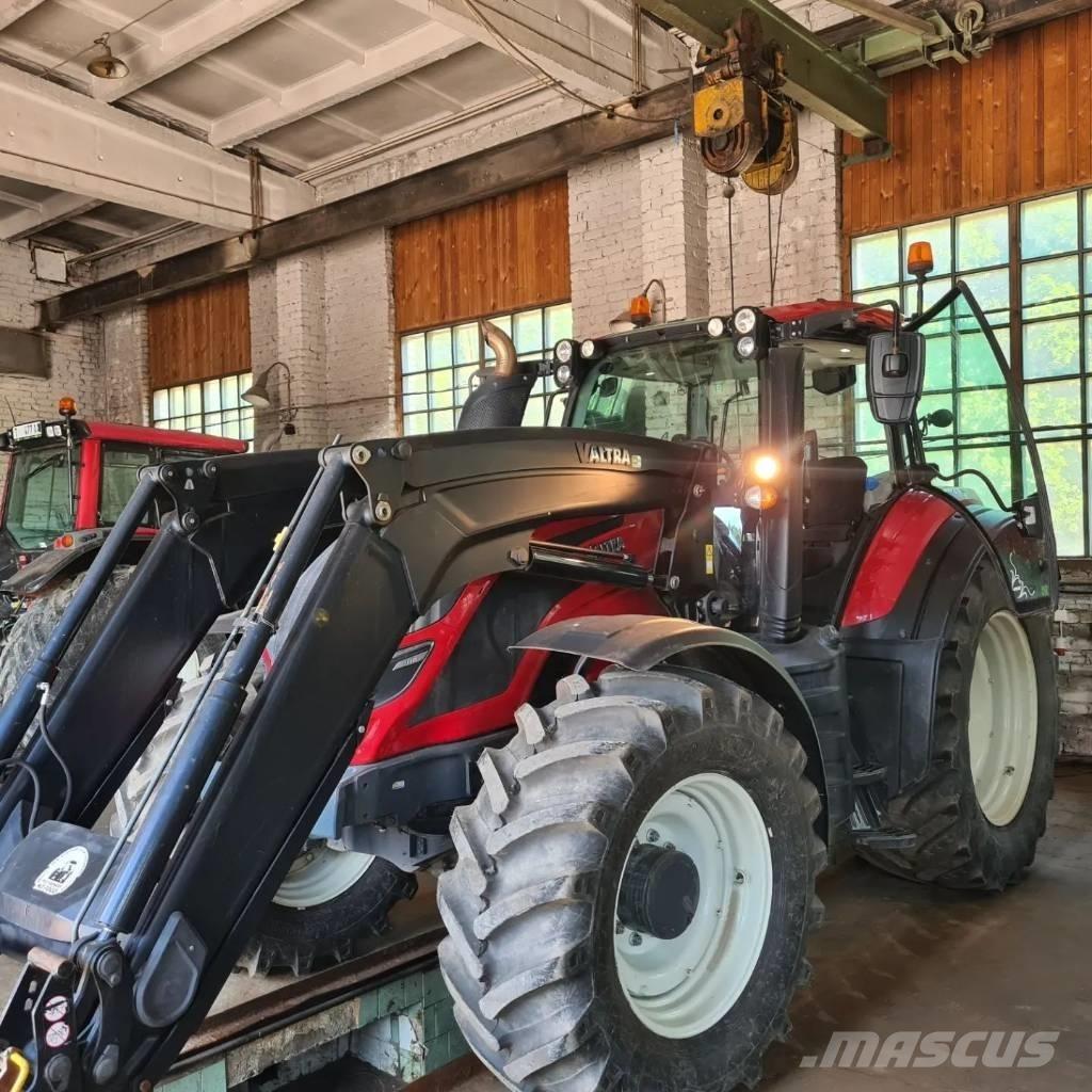 Valtra T 174 Traktori
