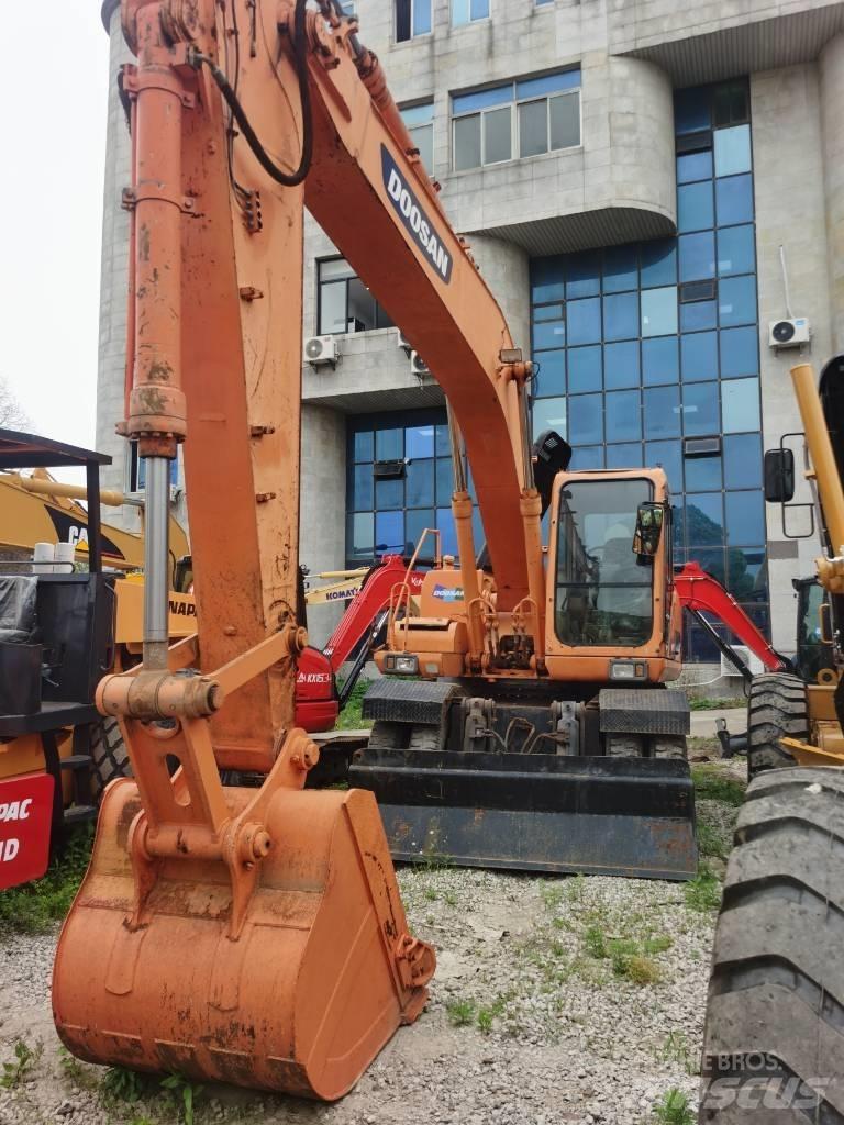 Doosan DH 210 W-7 Bageri točkaši