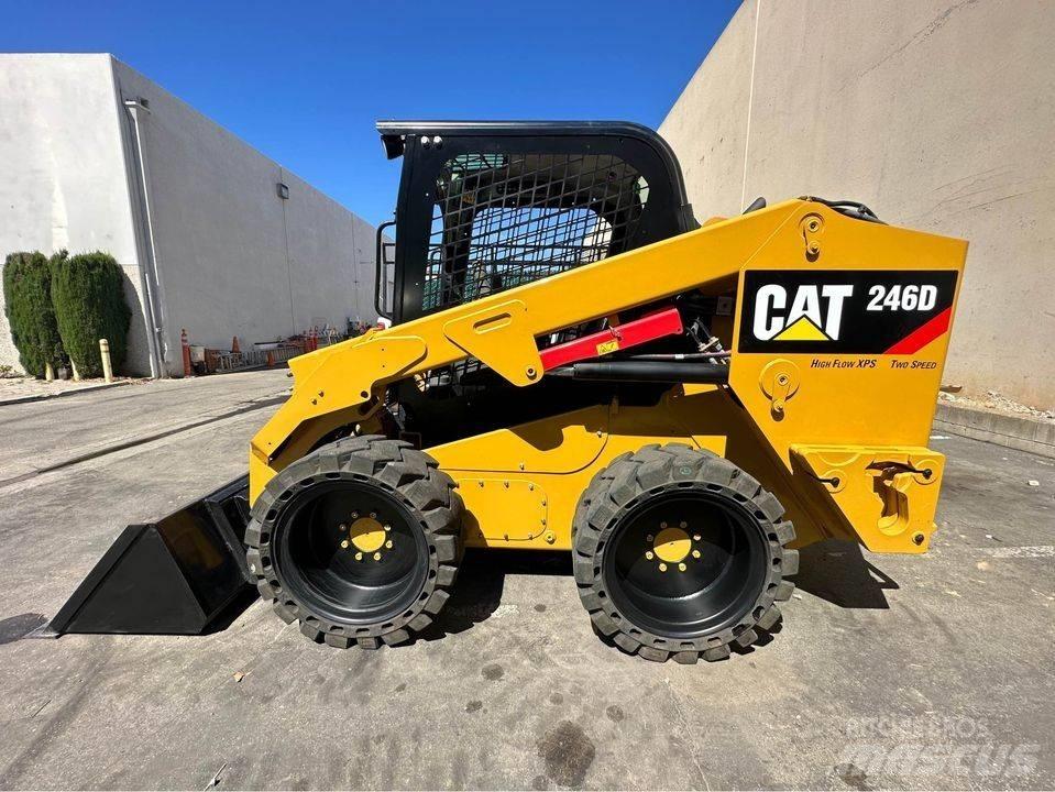 CAT 246 D Skid steer mini utovarivači