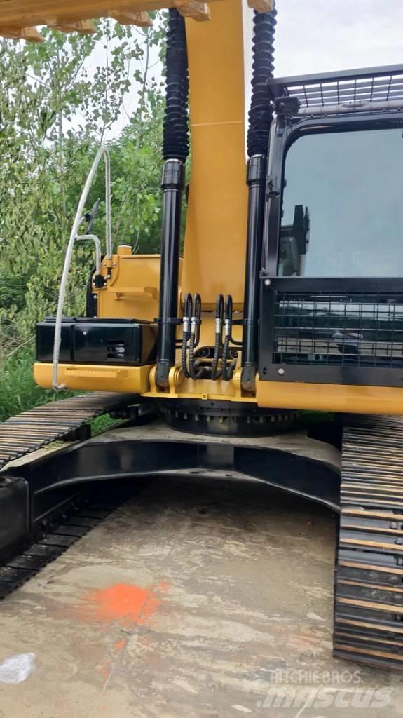 CAT 320D2 Bageri guseničari
